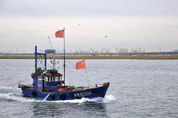 中国石油东北销售大港分公司为渤海开渔“加满油”
